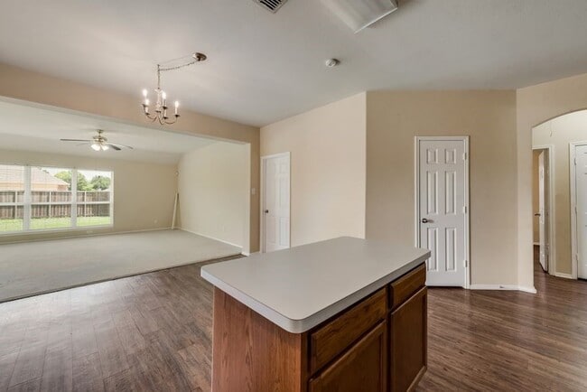 Building Photo - 105 Shadybrook Dr