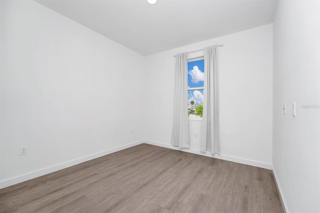 Building Photo - 380 Famagusta Dr