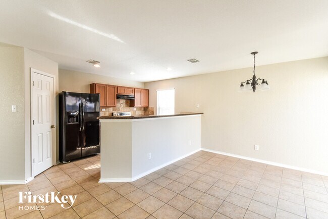 Building Photo - 10227 Maple Ranch