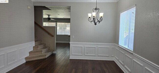 Building Photo - 462 Windwood Dr