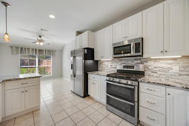 Building Photo - 2271 Fieldcrest Dr
