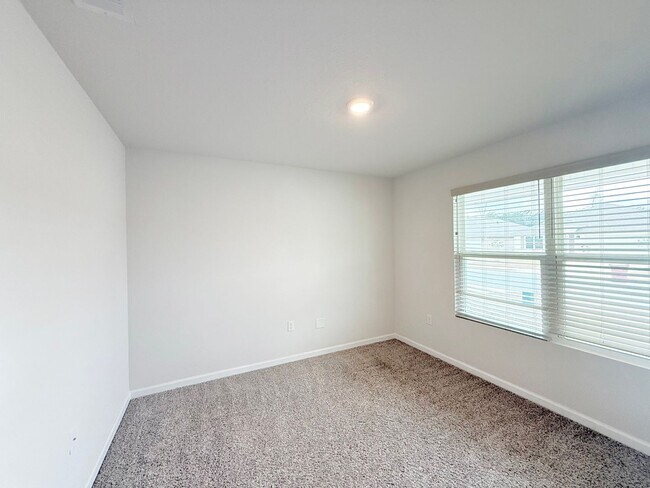 Building Photo - Spacious 4-Bedroom Home - Woodlands