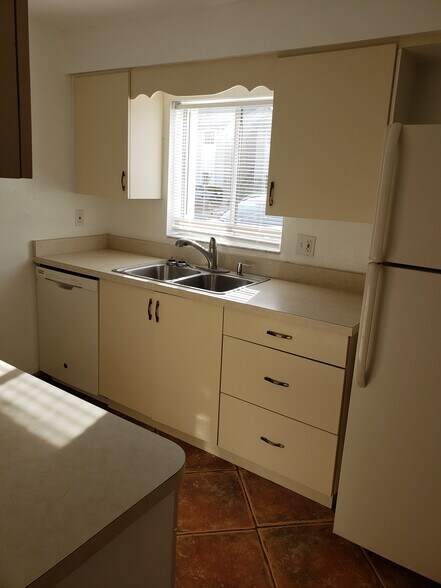 Building Photo - 2724 Hidden Lake Blvd