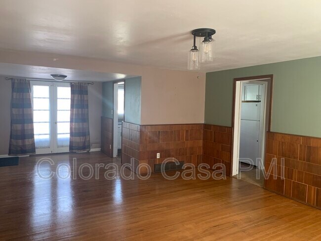 Building Photo - 2123 Robin Dr