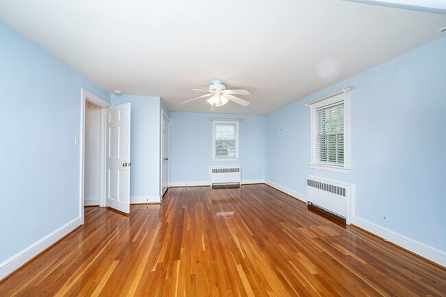 Building Photo - 222 Sunset Dr