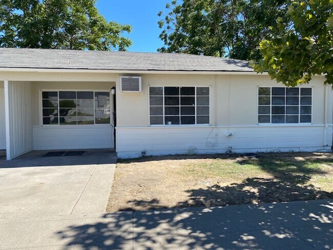 Building Photo - 460 E Wyandotte St