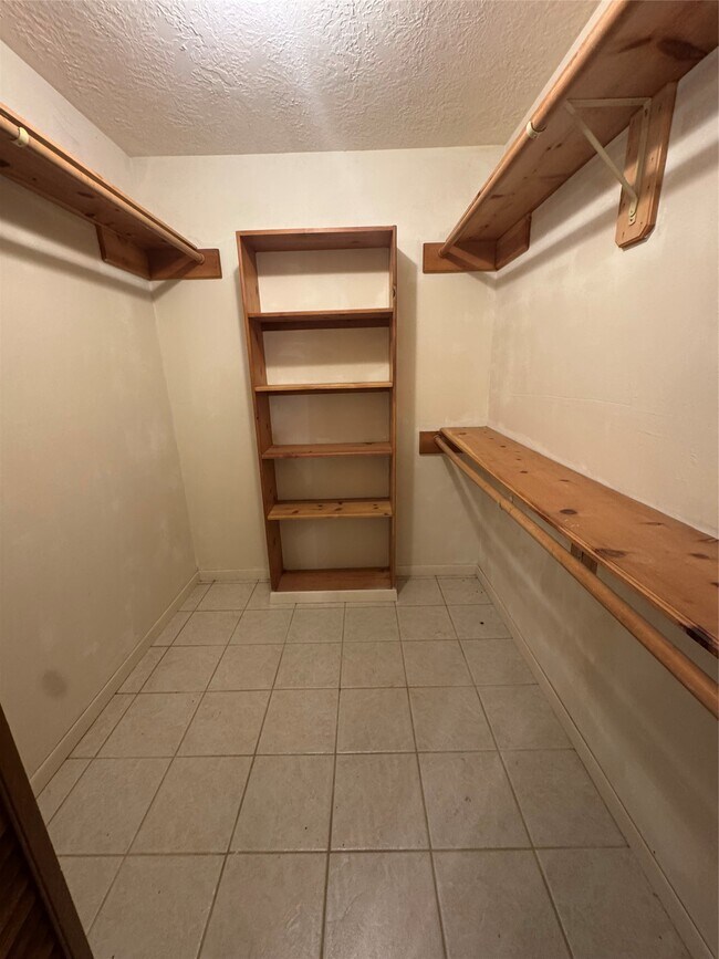 Building Photo - 22803 Trailwood Ln