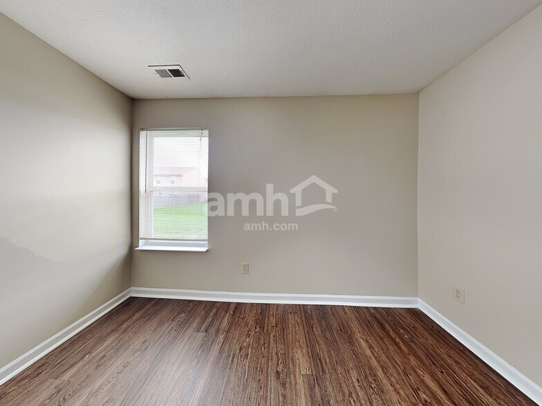 Building Photo - 606 Cross Wind Dr