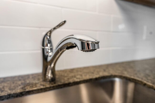 Building Photo - 1865 Willoway Cir N