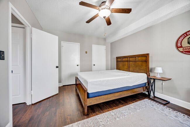 Building Photo - 2 Bedroom 1 Bathroom with Washer/Dryer