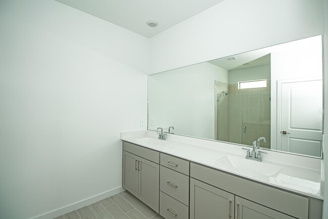 Building Photo - 5929 SE Sky Blue Cir