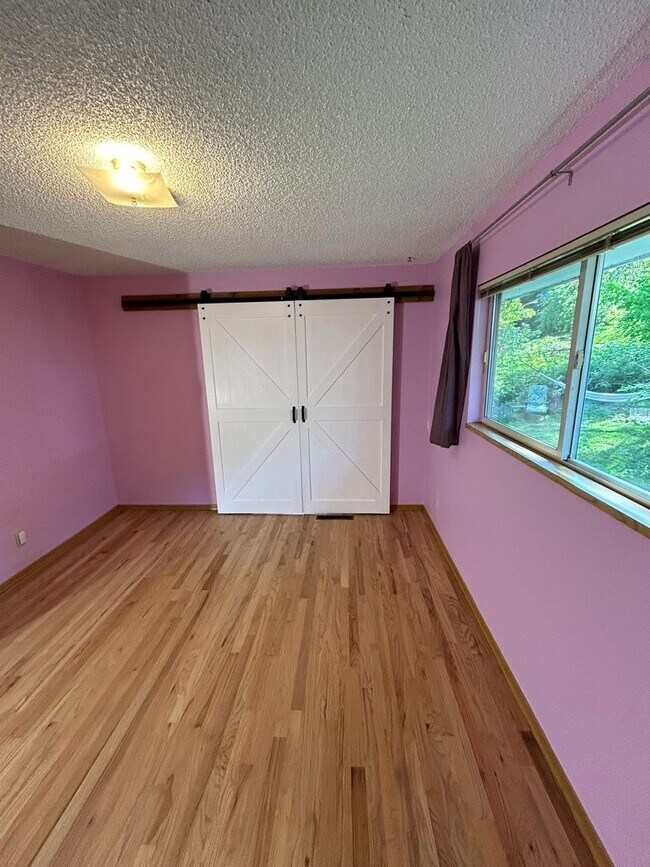 Building Photo - dege01