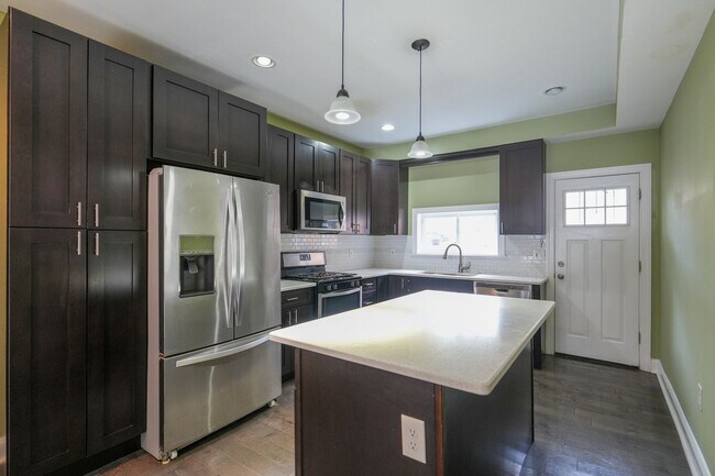 Building Photo - Super property 3 beds finished basement large yard