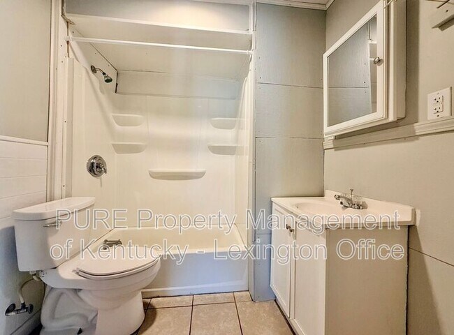 Building Photo - 417 North St