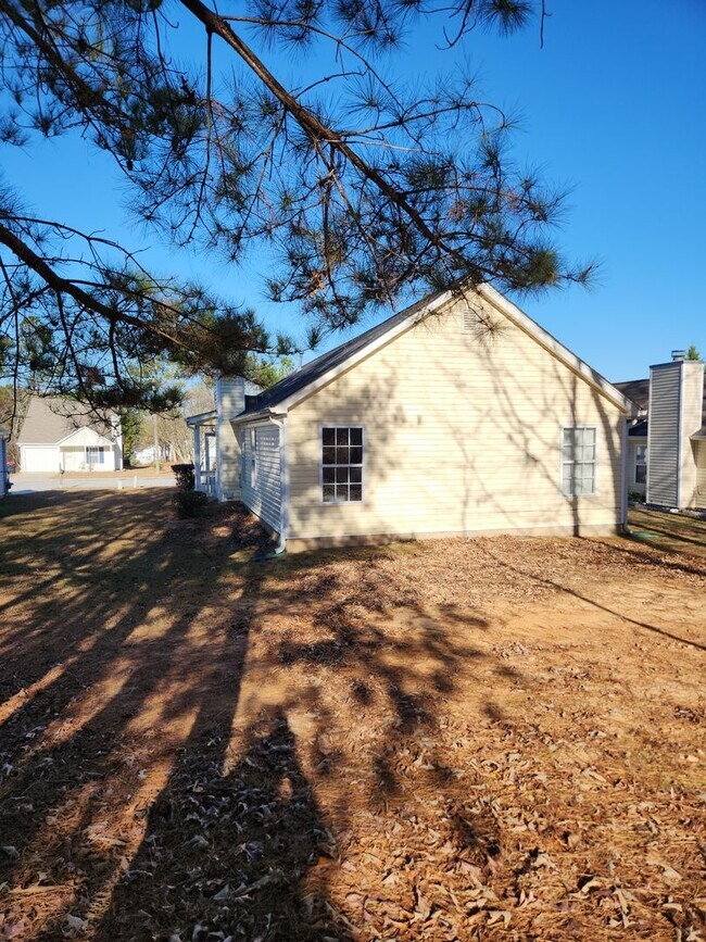 Building Photo - Great West Georgia Rental