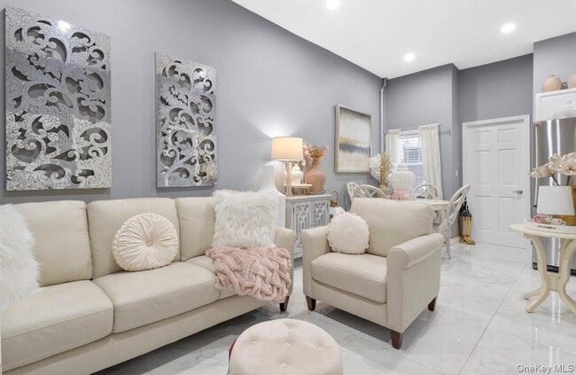 Building Photo - 526 Linwood St