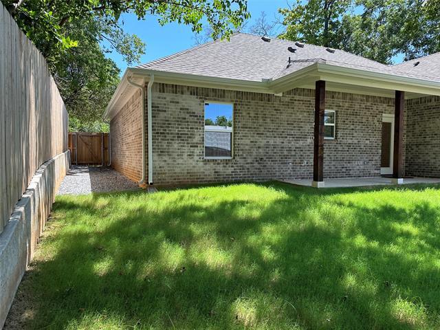Building Photo - 413 S Eddy Ave