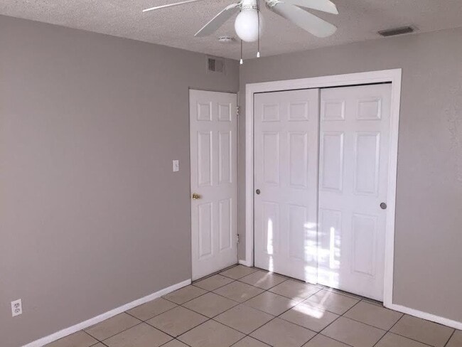 Building Photo - 5216 Palisades Dr