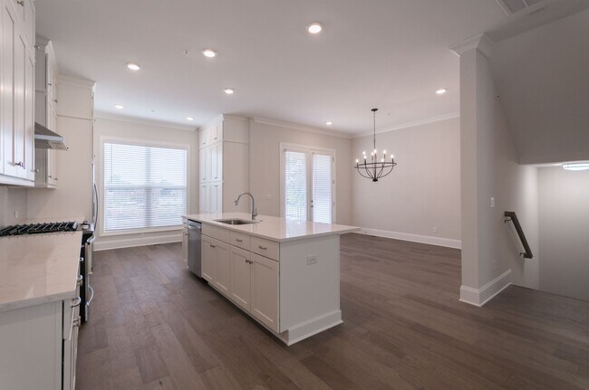 Building Photo - Immaculate, new 3BR/3.5BA townhome in The Maxwell community in Alpharetta GA.