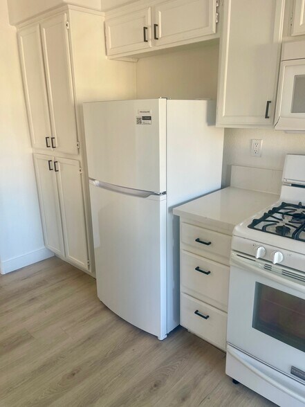 Building Photo - 1050 E Cactus Ave