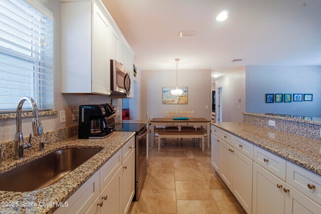 Building Photo - 827 Glenmore Cir