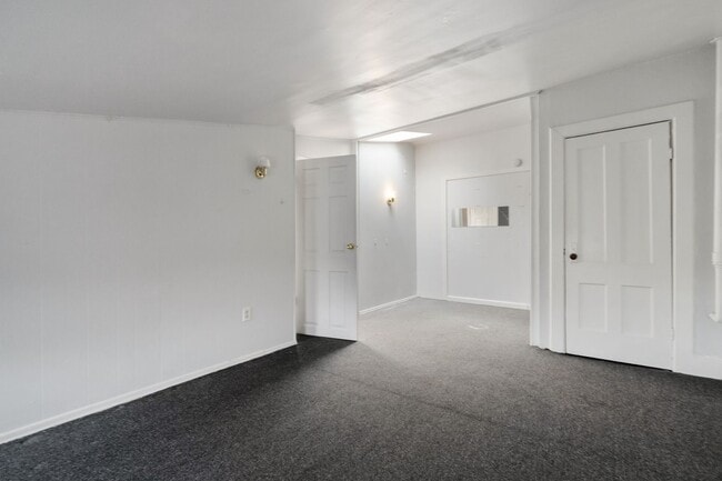 Building Photo - 277 Crown St