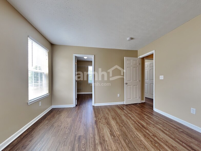 Building Photo - 1164 Turfway Ct