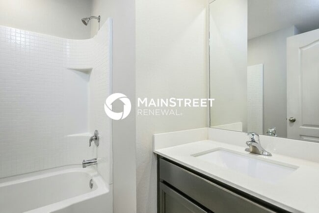 Building Photo - 3 Bedroom Pet-Friendly Home in Dundee, FL with Main Street Renewal