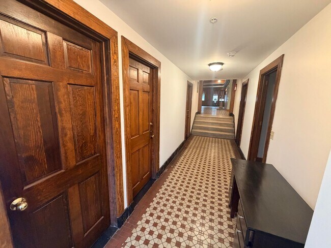 Building Photo - 1425 5th Ave