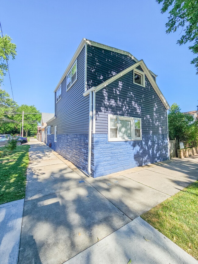 Building Photo - 3300 N Kildare Ave