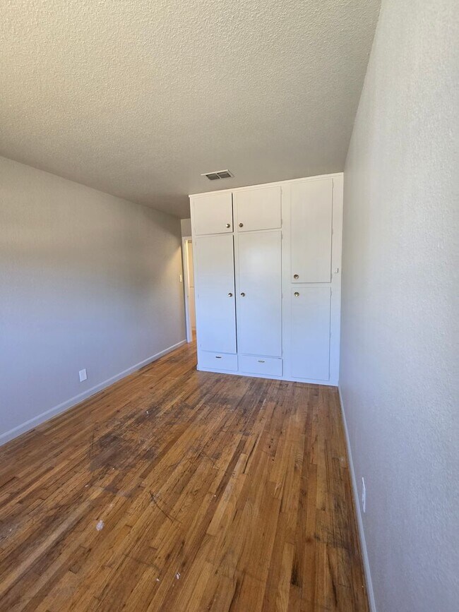 Building Photo - Spacious 4-Bedroom Corner Lot Home $2450.00 per month | Prime Rancho Cordova Location | Available...