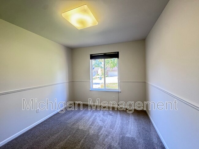 Building Photo - 173 Algansee Dr