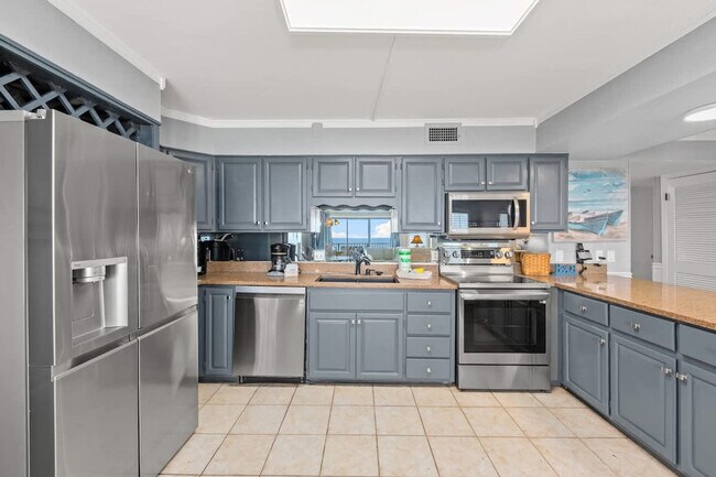 Building Photo - 8743 Thomas Dr