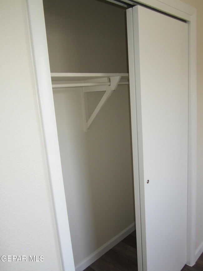 Building Photo - 305 Corvena Way