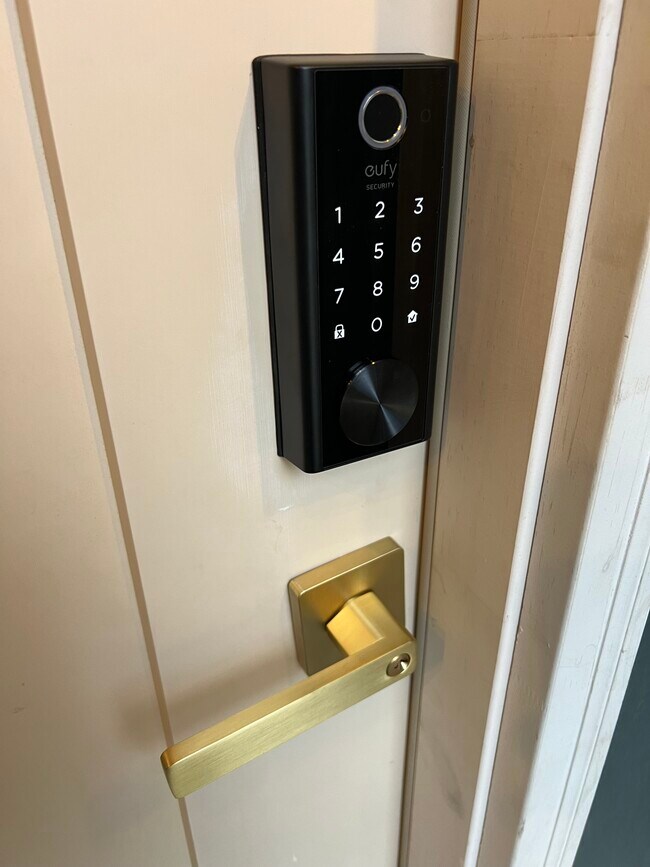 Building Photo - Clarksville Luxury home