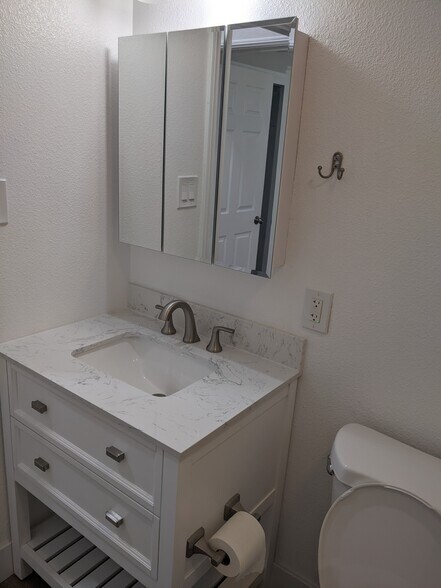 Building Photo - 3318 W 157th St