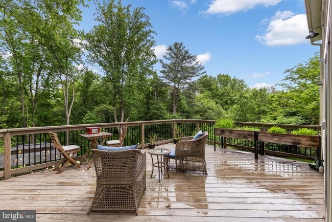 Building Photo - 9830 Meadow Valley Dr