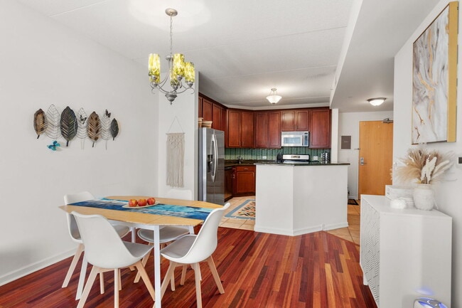 Building Photo - 656 Pearson St