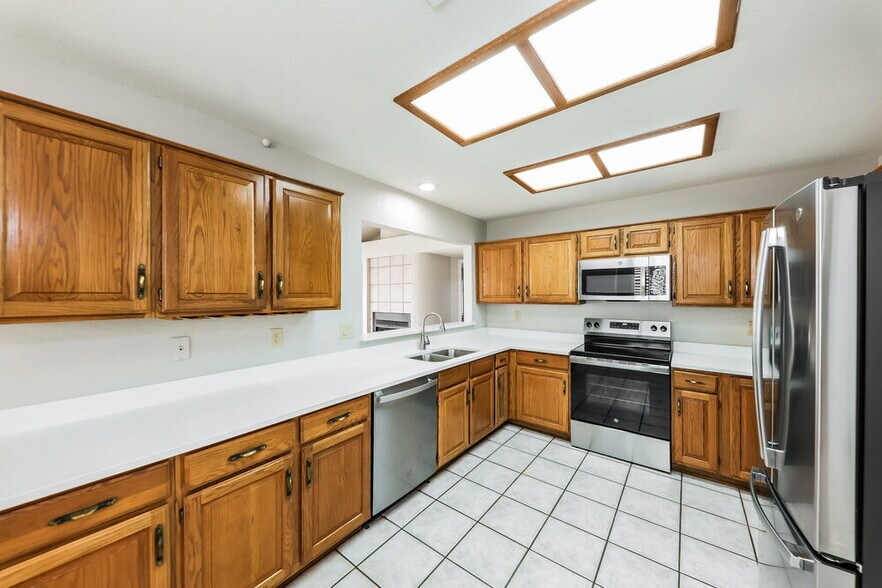 Building Photo - 7127 W Morrow Dr