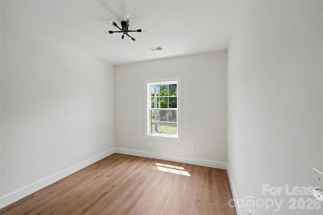 Building Photo - 1709 College Plaza Blvd