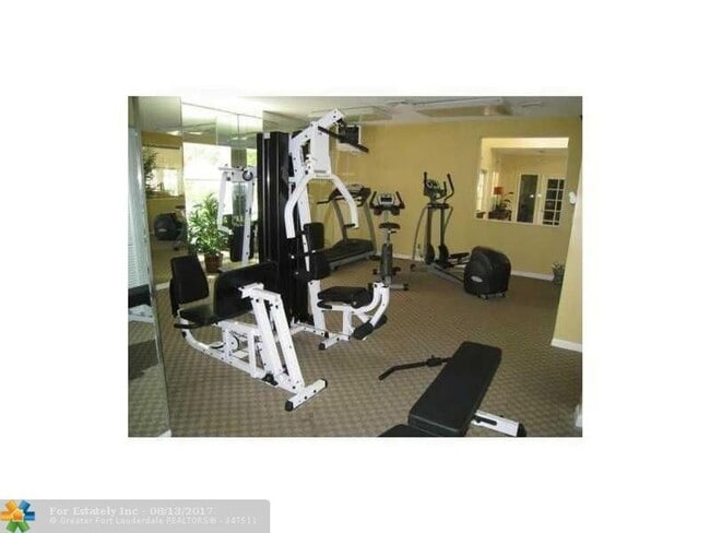 Building Photo - 9899 Westview Dr