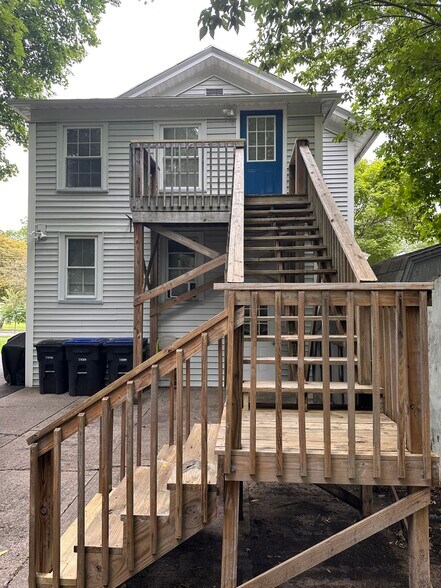 Building Photo - 157 Telyea St