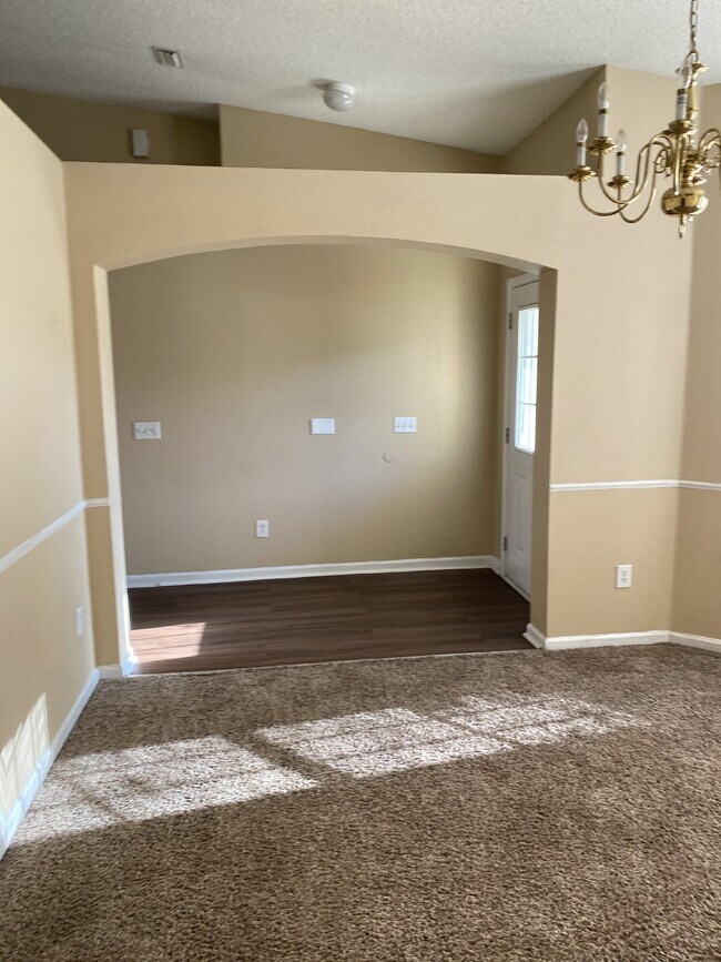 Building Photo - FOR RENT:  Charming 3-Bedroom Home with Sp...