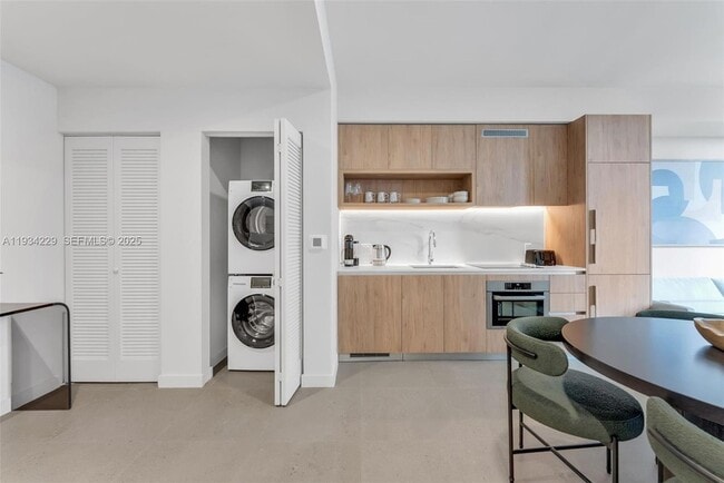 Building Photo - 11 NE 6th St