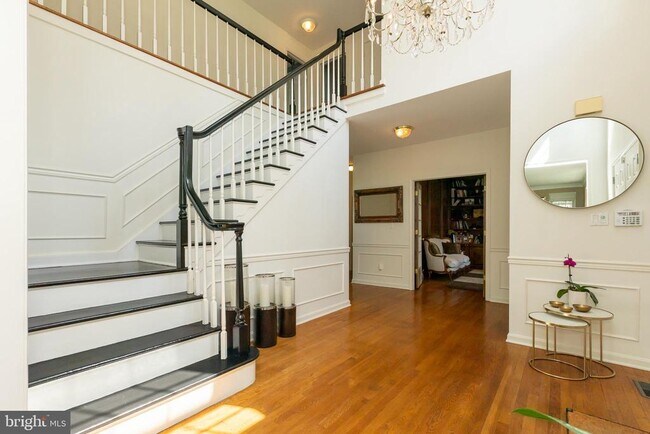 Building Photo - 8809 Saunders Ln
