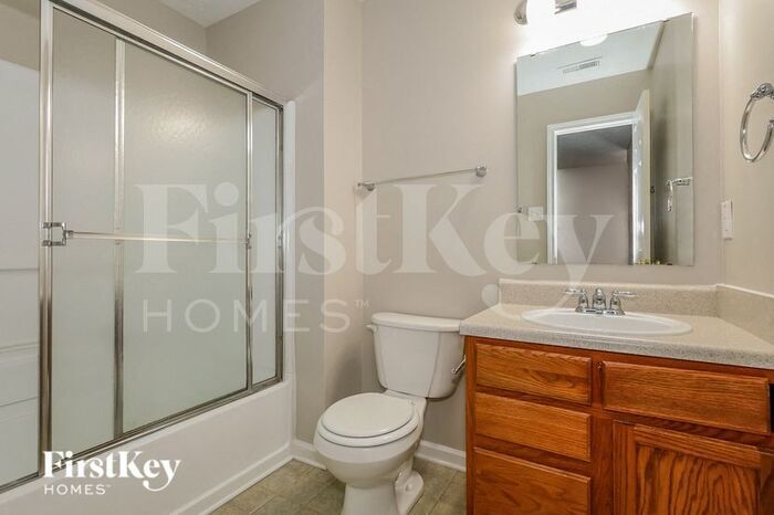 Building Photo - 919 Littleton Dr