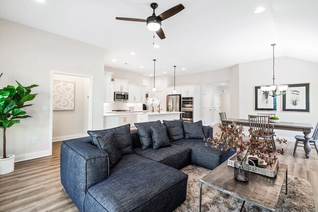 Building Photo - 7 Hickory Br