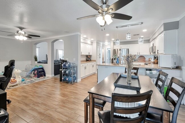 Building Photo - Your Spacious DREAM Home in The Heart of Gilbert!