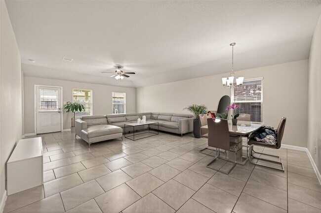 Building Photo - 18306 Pelham Holw Trl