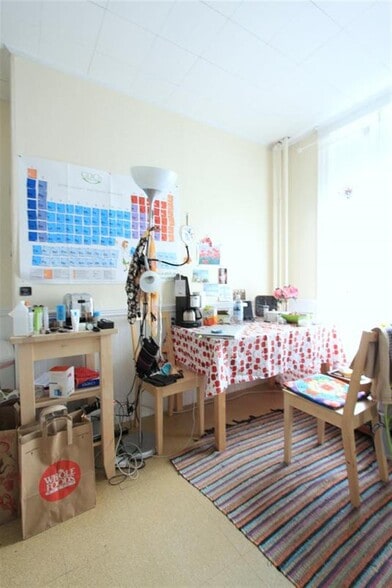 Building Photo - 4 Forest St